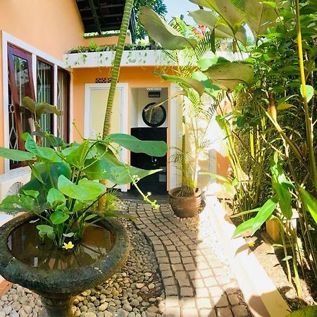 Giri'S Villa Jimbaran Унгасан Экстерьер фото