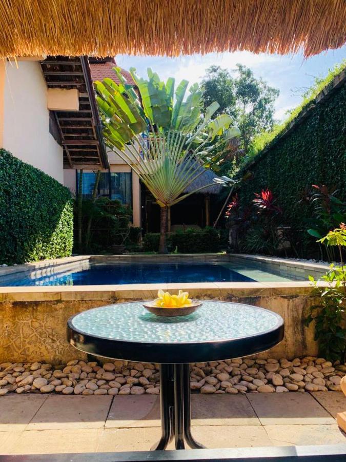 Giri'S Villa Jimbaran Унгасан Экстерьер фото